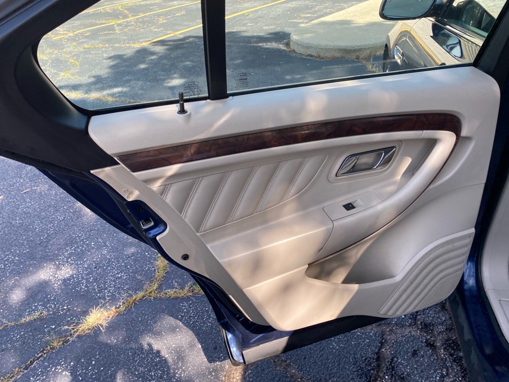 2012 Ford Taurus Image 20