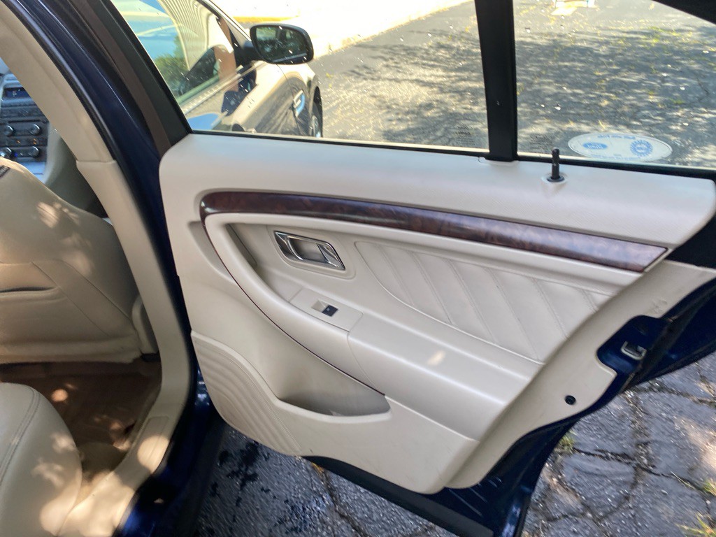 2012 Ford Taurus Image 23