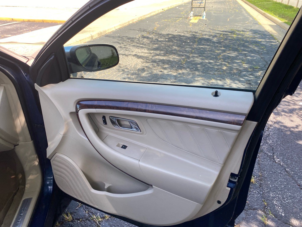 2012 Ford Taurus Image 25