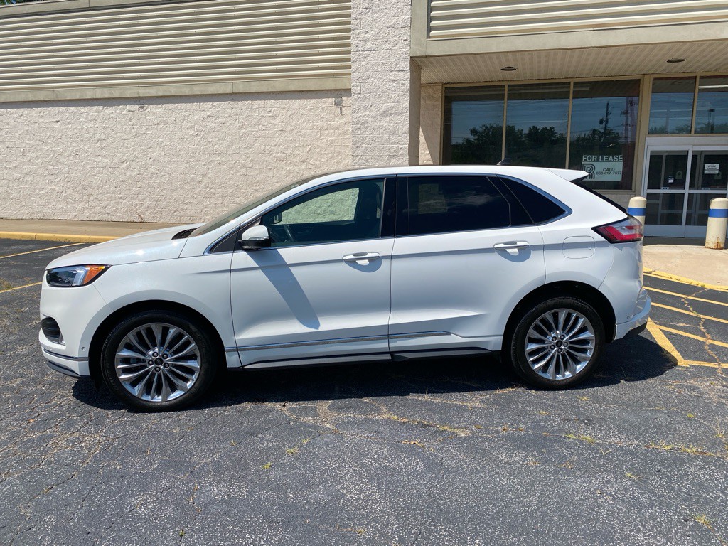 2020 Ford Edge Image 2