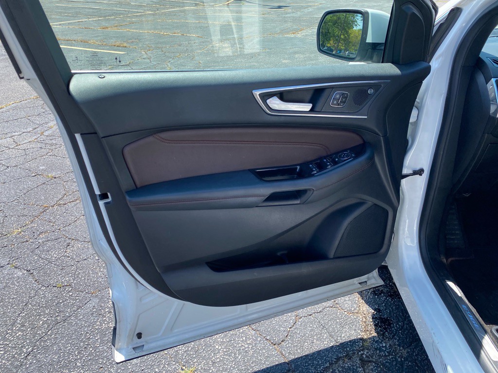 2020 Ford Edge Image 11
