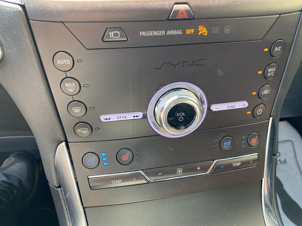 2020 Ford Edge Image 17