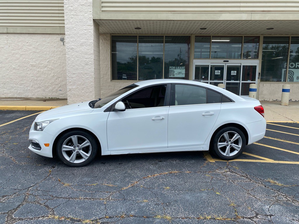2015 Chevrolet Cruze Image 2