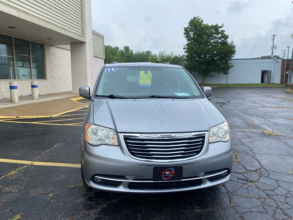 2014 Chrysler Town & Country Image 8