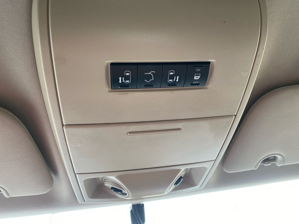 2014 Chrysler Town & Country Image 16
