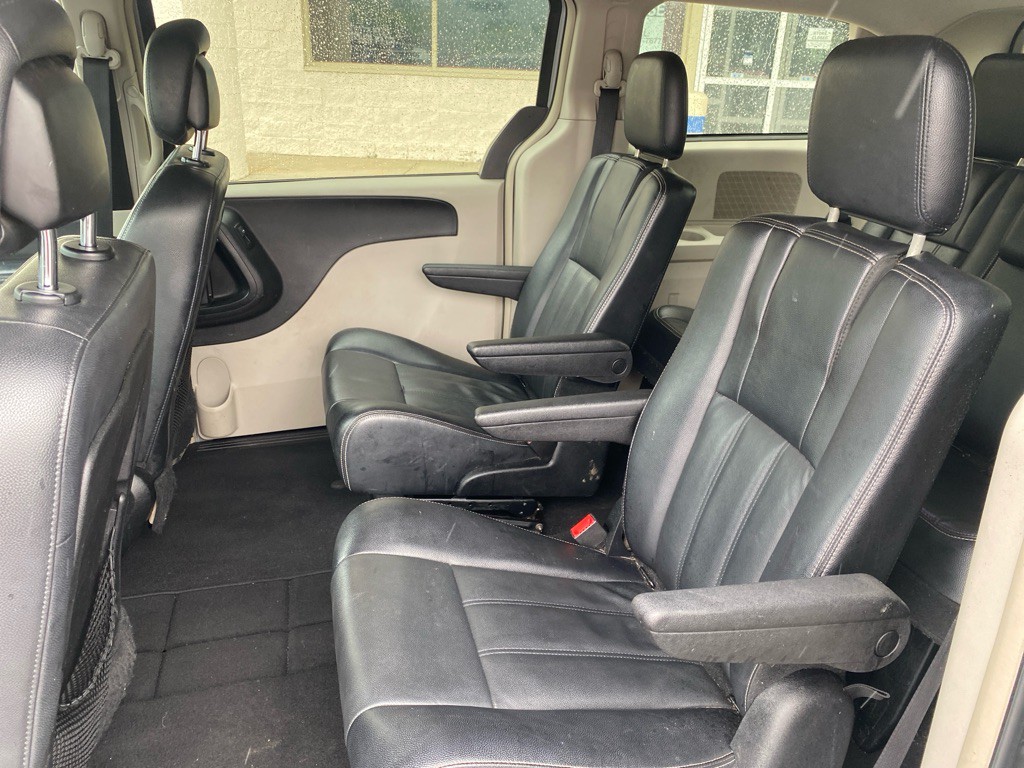 2014 Chrysler Town & Country Image 19