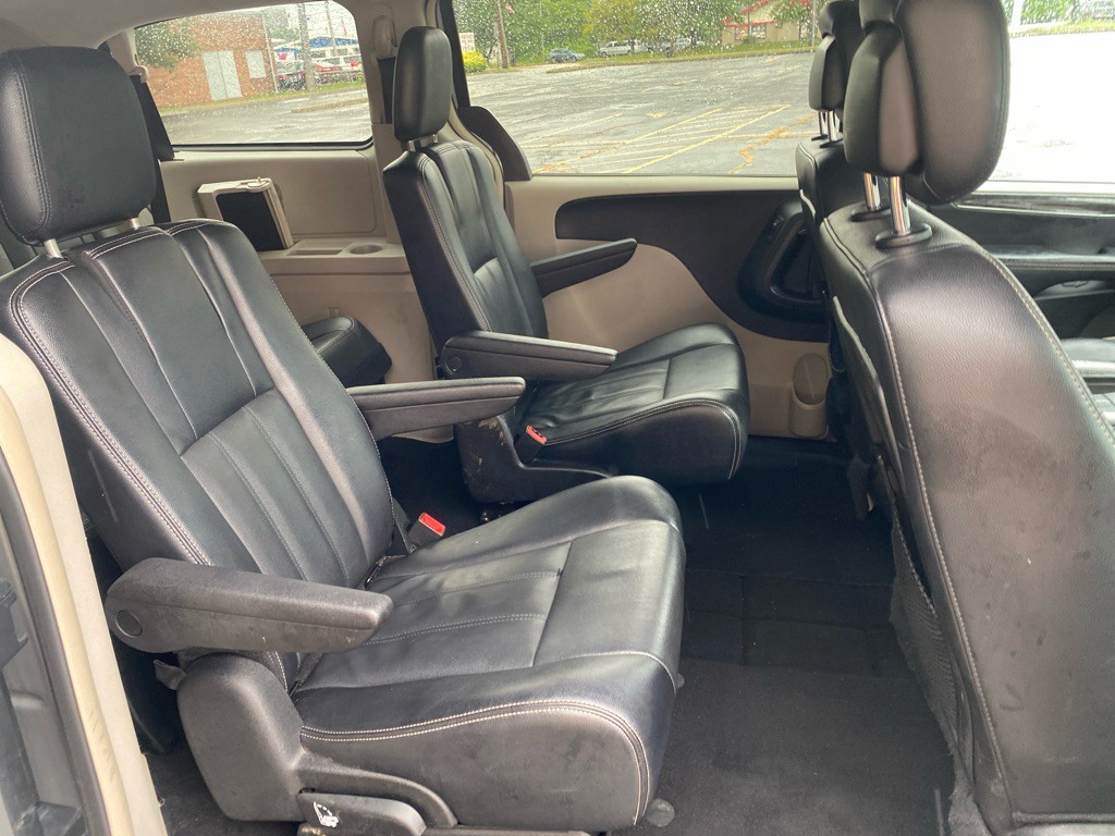 2014 Chrysler Town & Country Image 22
