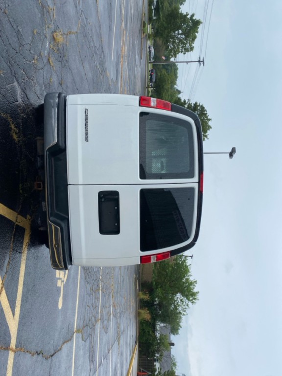 2018 Chevrolet Express Image 4