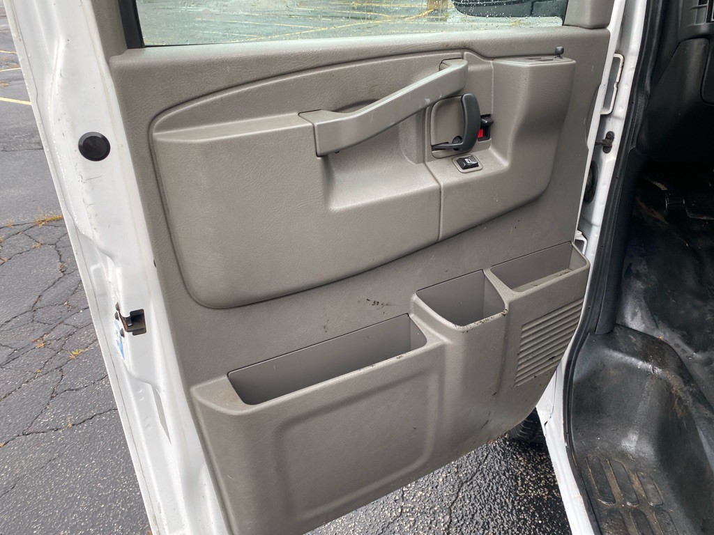 2018 Chevrolet Express Image 10