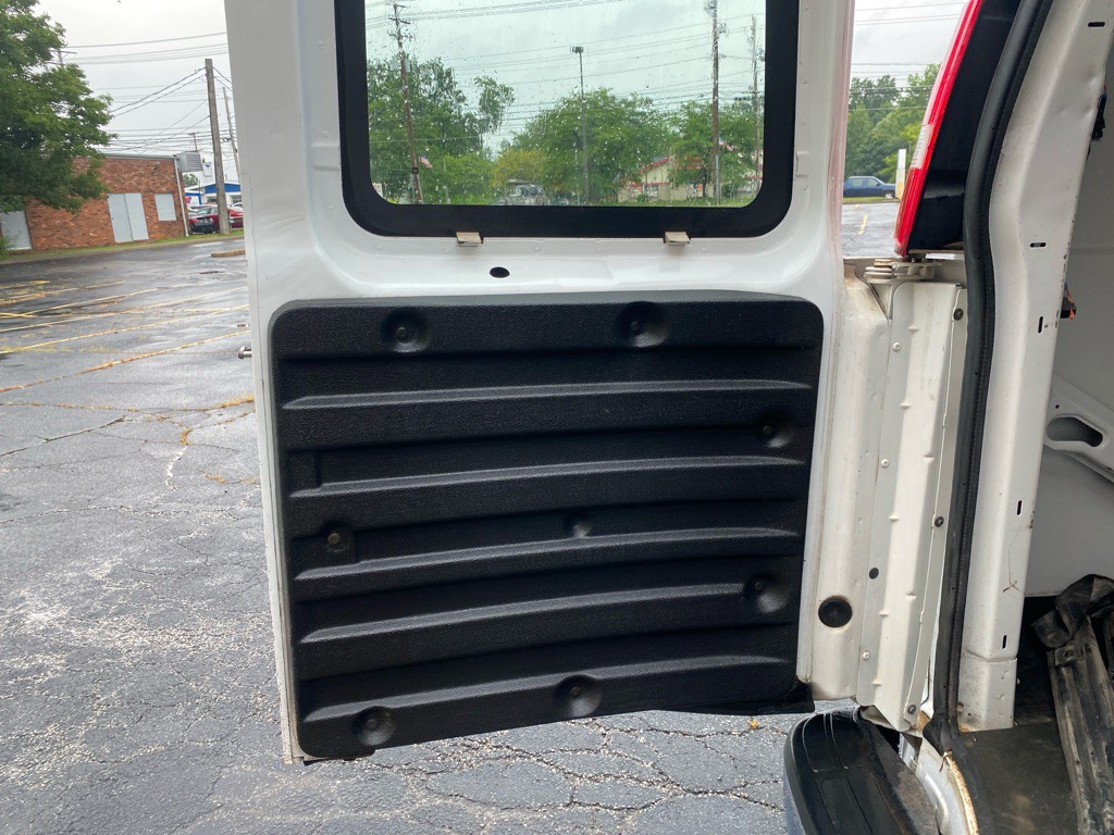 2018 Chevrolet Express Image 16