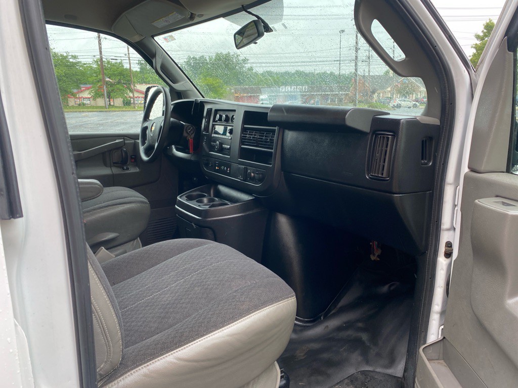 2018 Chevrolet Express Image 19