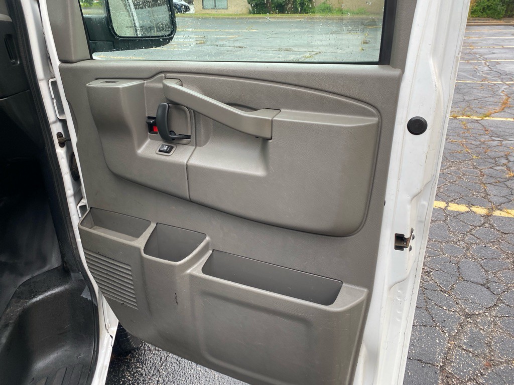 2018 Chevrolet Express Image 20