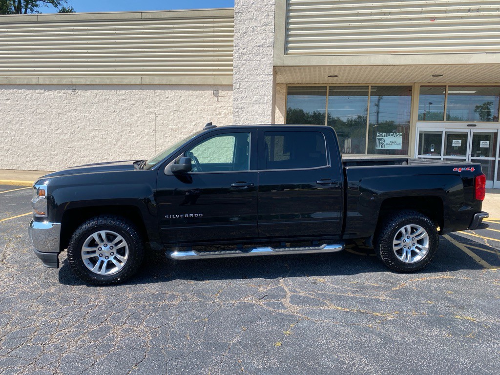 2017 Chevrolet Silverado 1500 Image 2