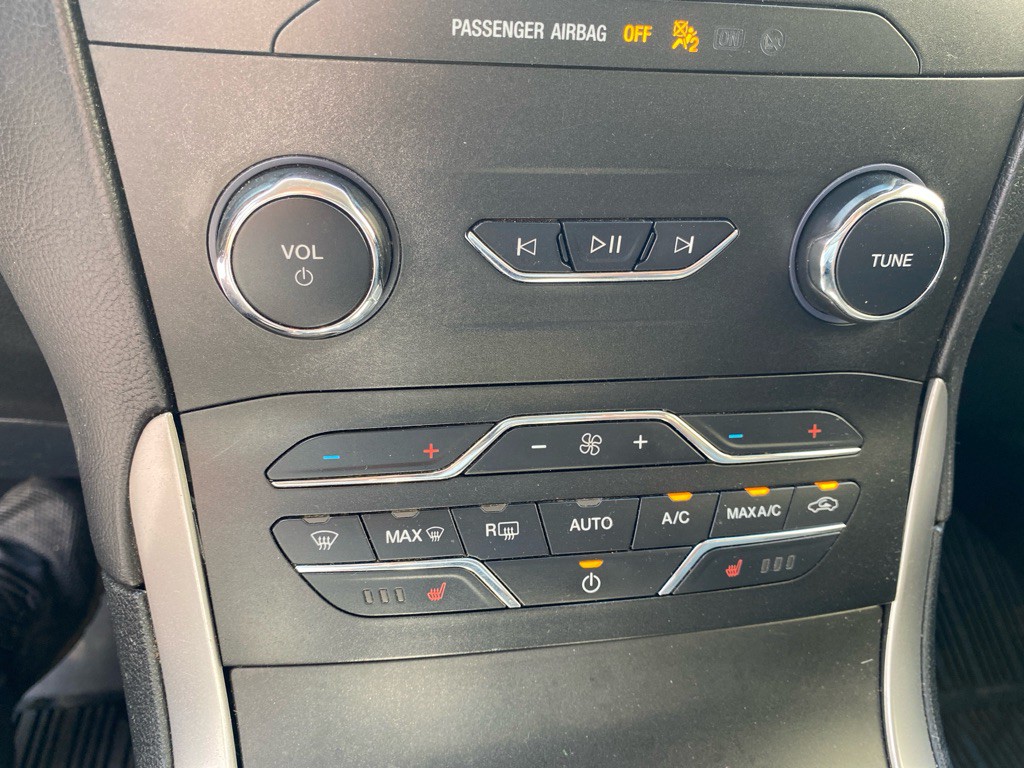 2020 Ford Edge Image 16
