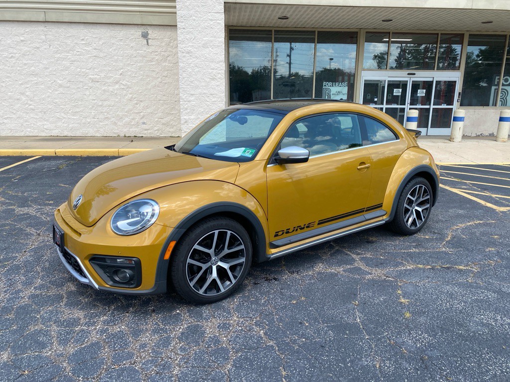 2016 Volkswagen Beetle Image 1