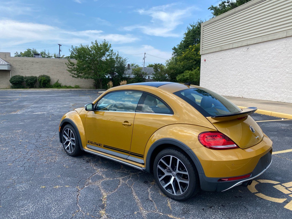 2016 Volkswagen Beetle Image 3