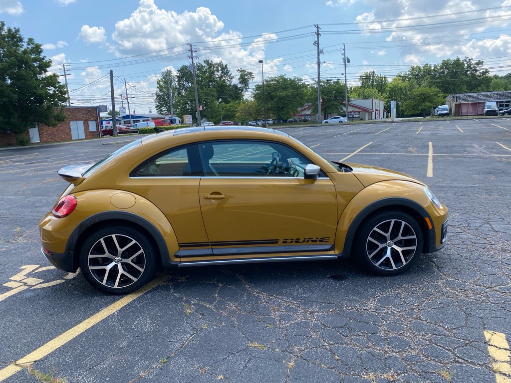2016 Volkswagen Beetle Image 6