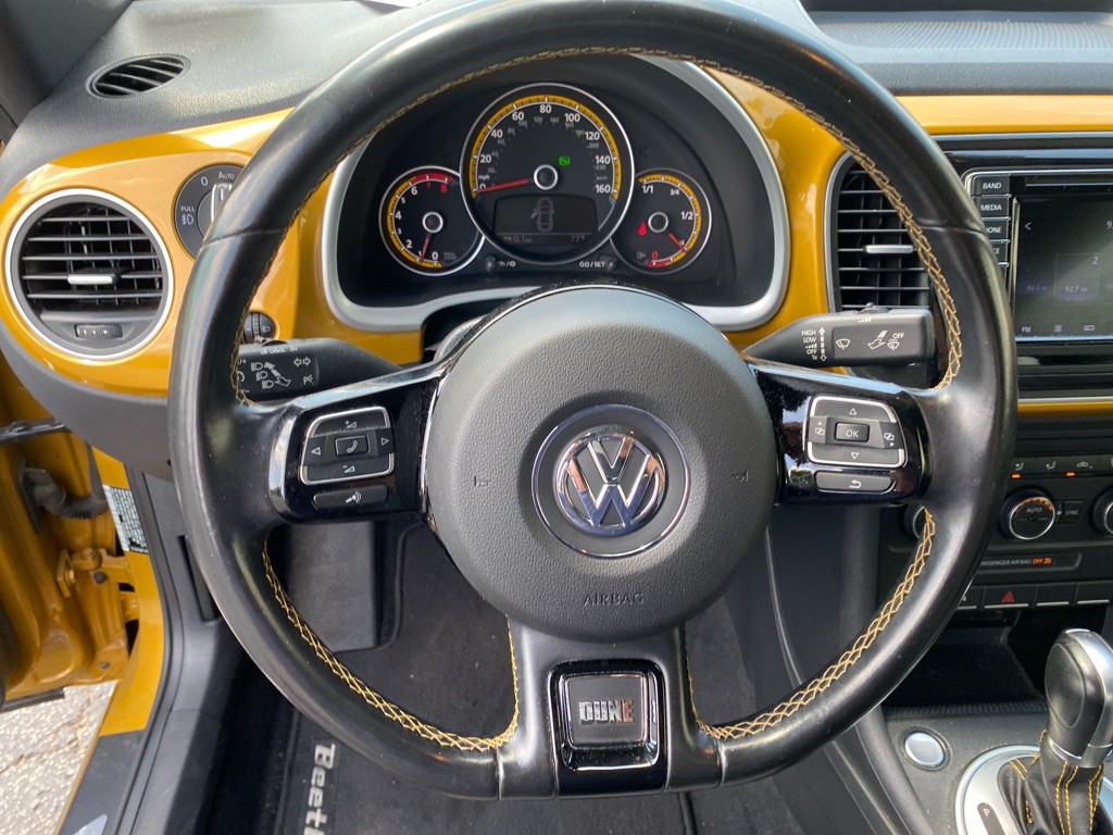 2016 Volkswagen Beetle Image 12