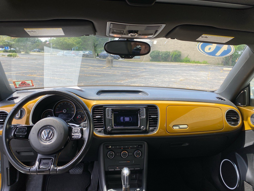 2016 Volkswagen Beetle Image 18