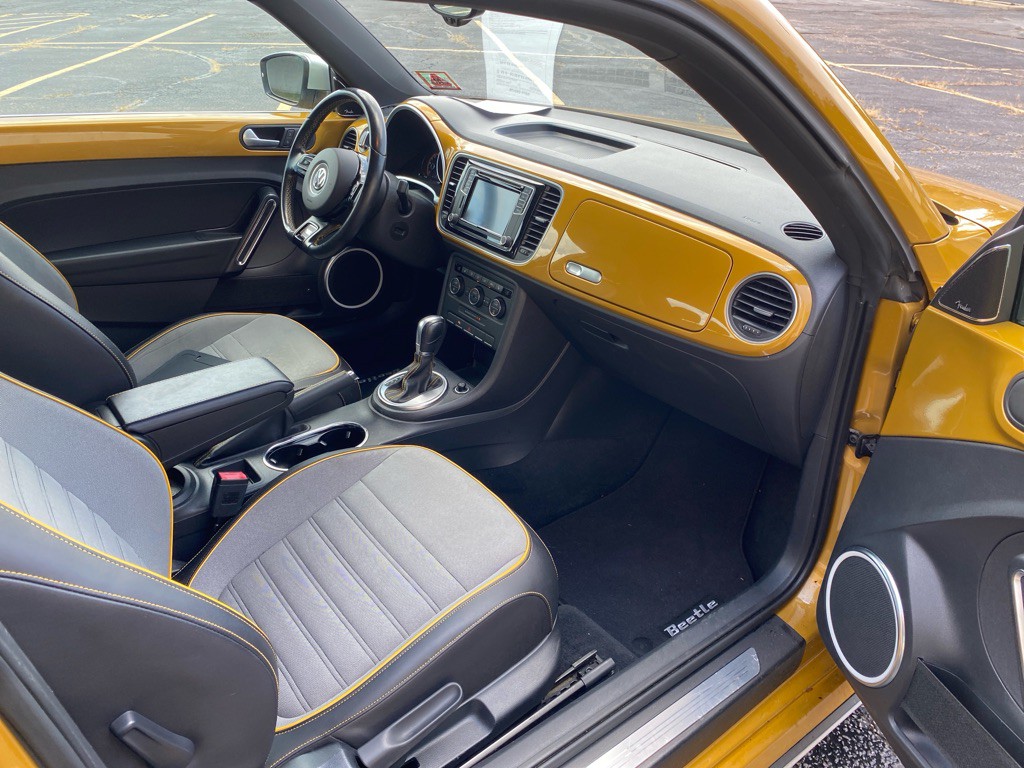 2016 Volkswagen Beetle Image 21
