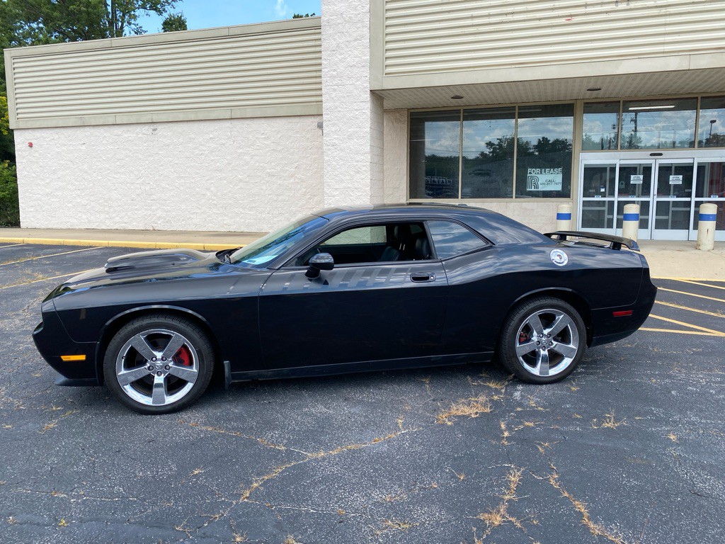 2010 Dodge Challenger Image 2