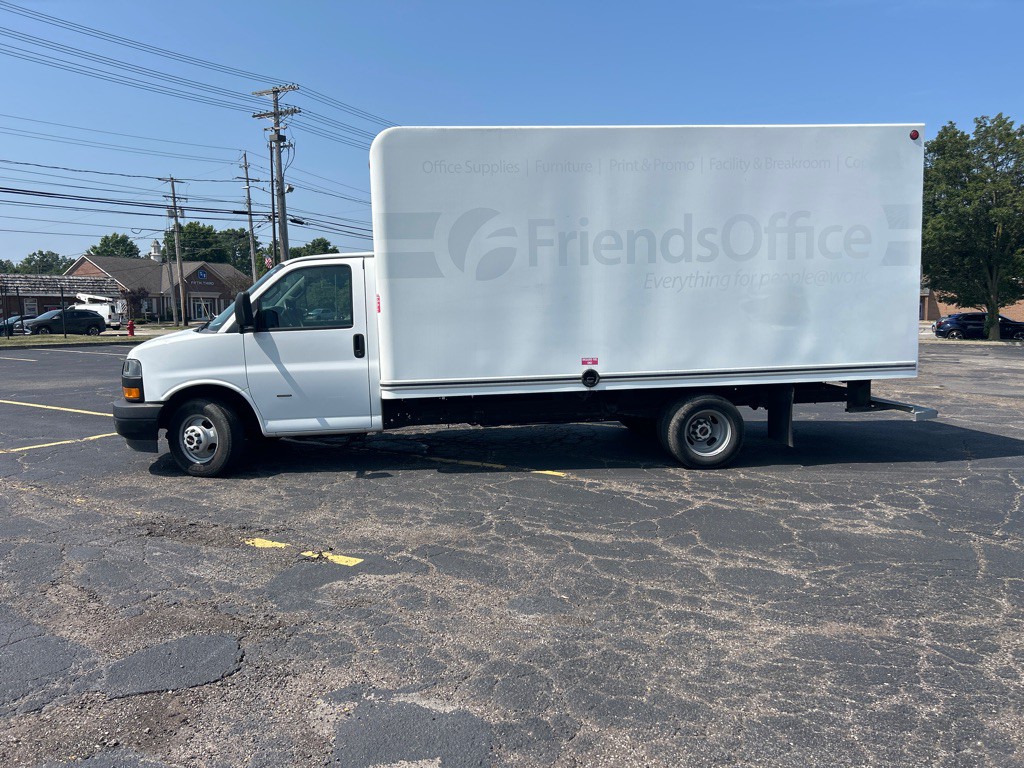 2018 GMC Savana Image 4