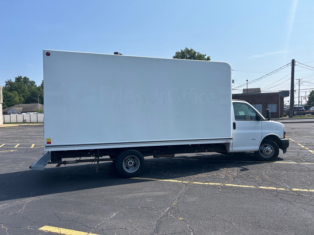 2018 GMC Savana Image 11