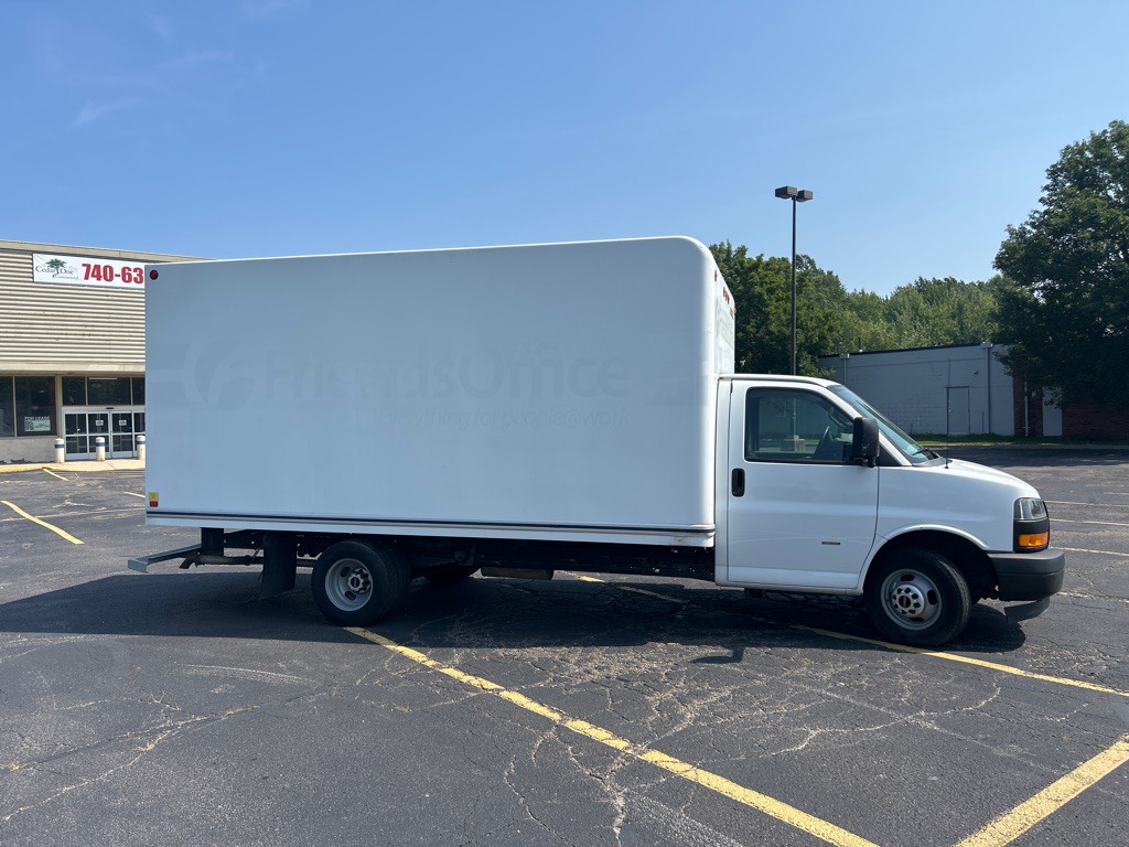 2018 GMC Savana Image 12