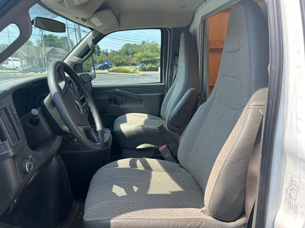 2018 GMC Savana Image 18