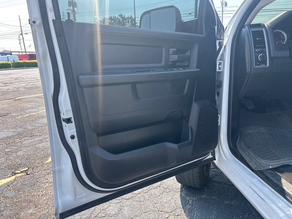 2016 RAM 2500 Image 17