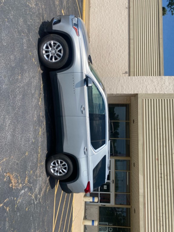 2018 Chevrolet Traverse Image 2