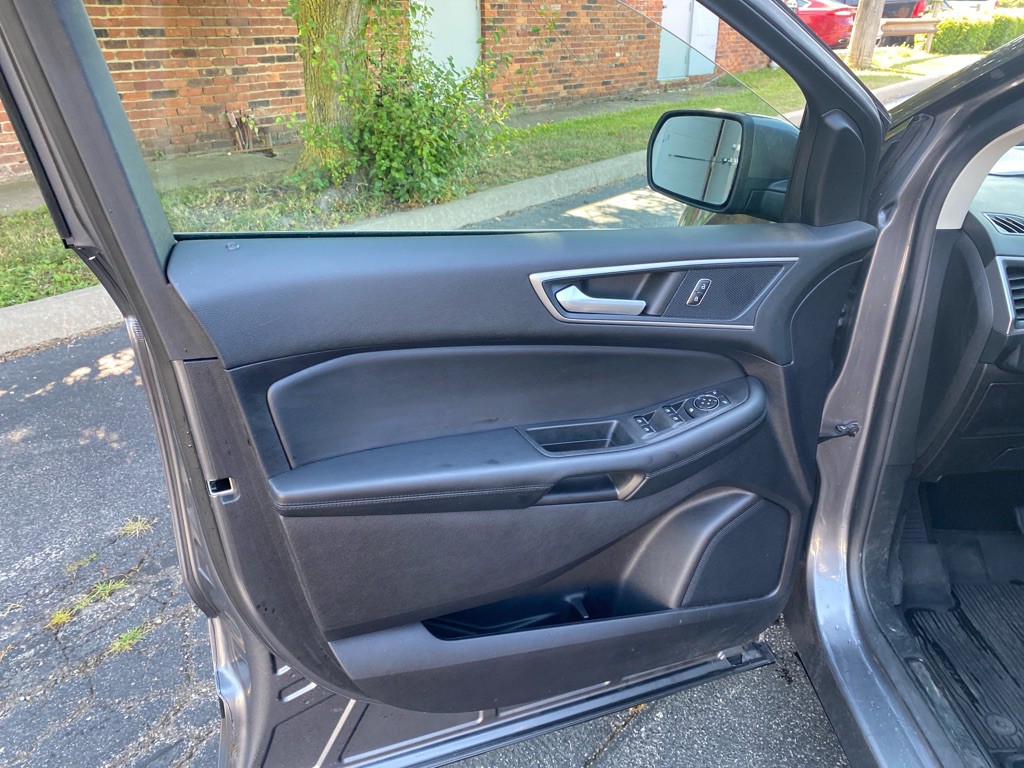 2021 Ford Edge Image 10