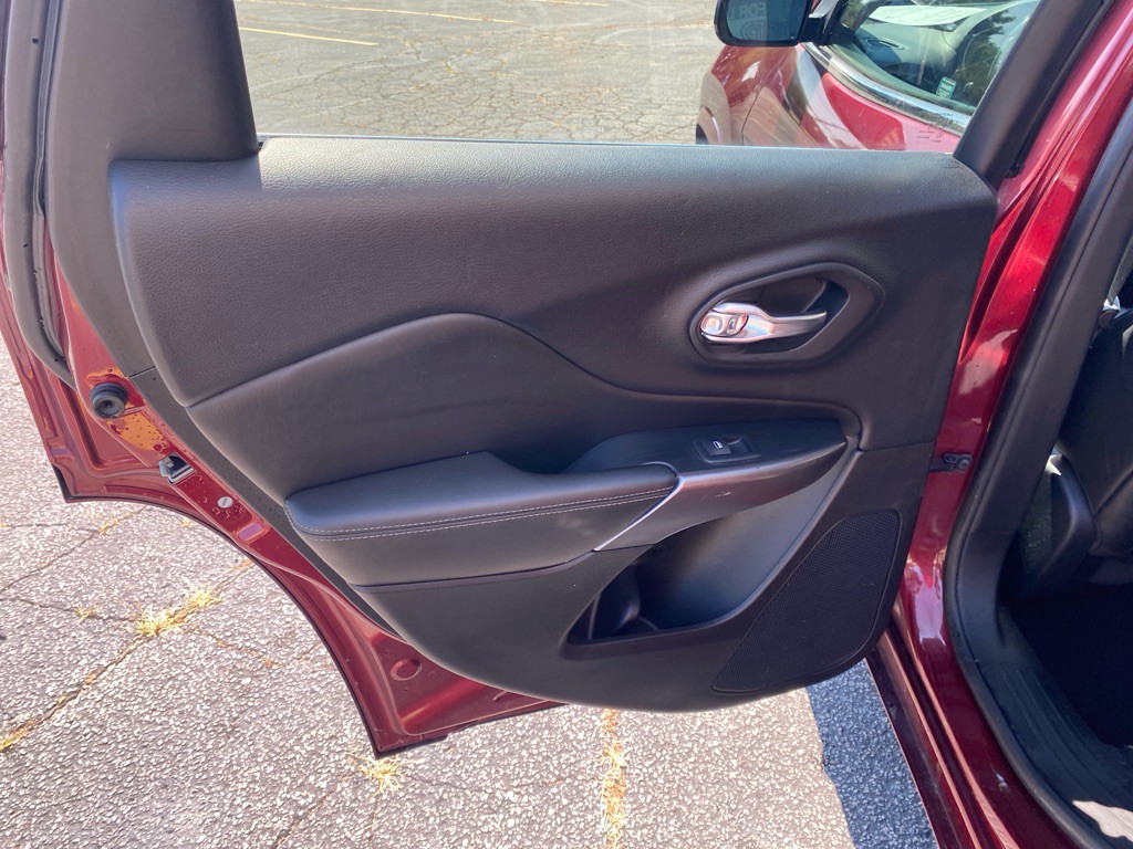 2019 Jeep Cherokee Image 19
