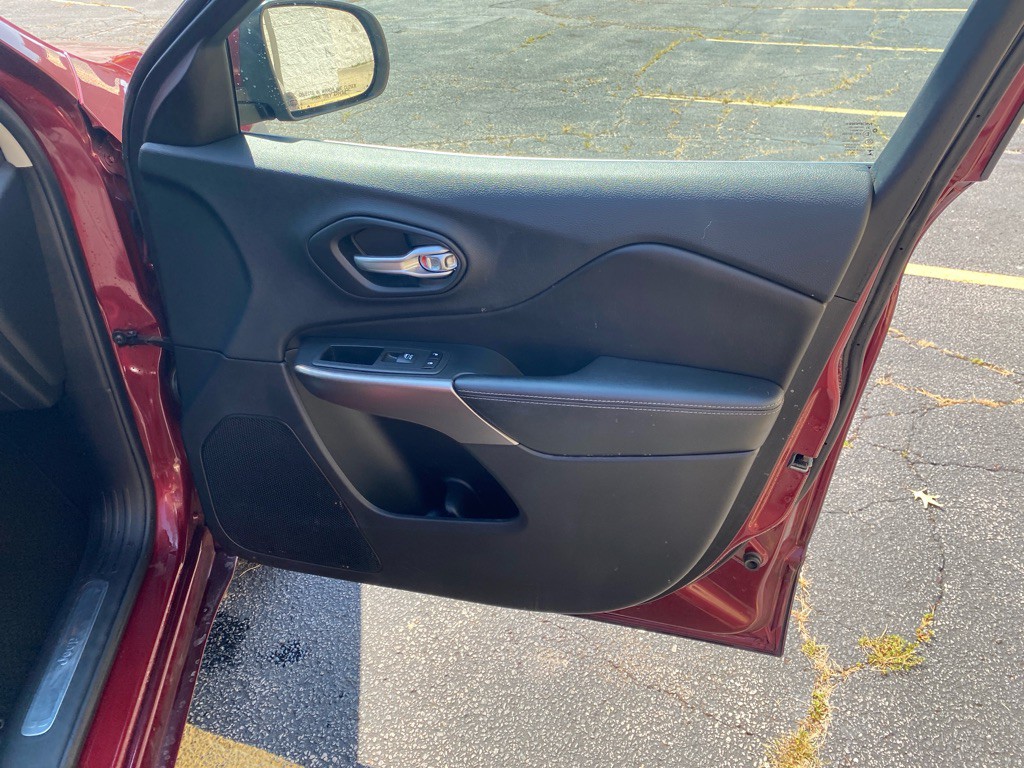 2019 Jeep Cherokee Image 24