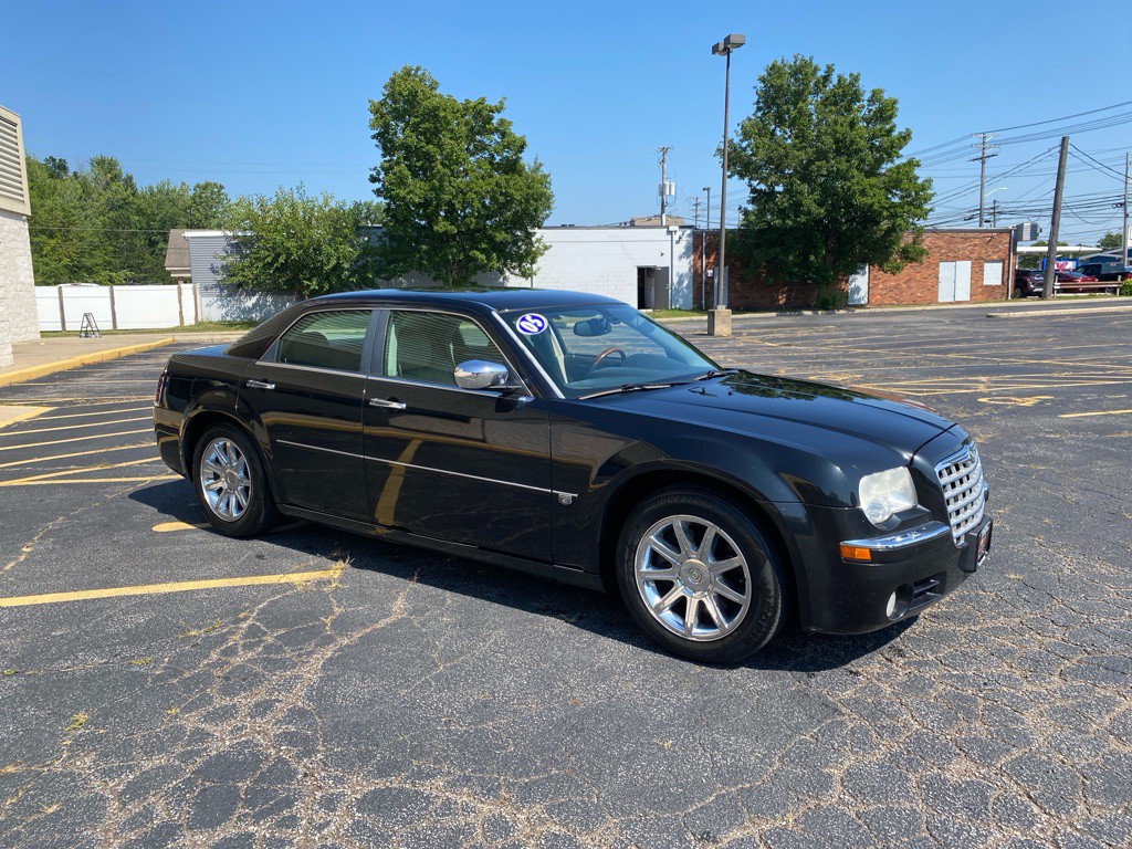 2005 Chrysler 300 Image 7