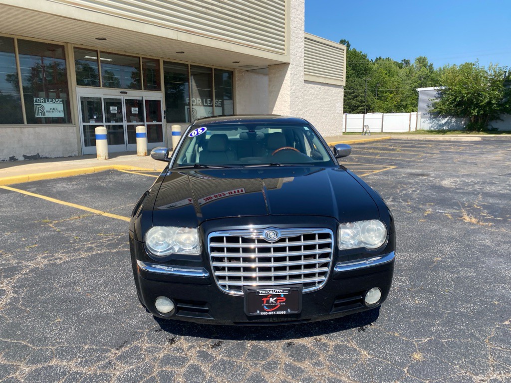 2005 Chrysler 300 Image 8