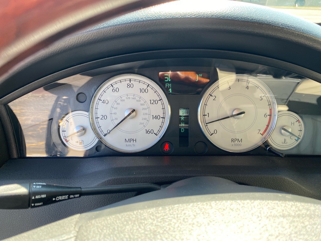 2005 Chrysler 300 Image 13