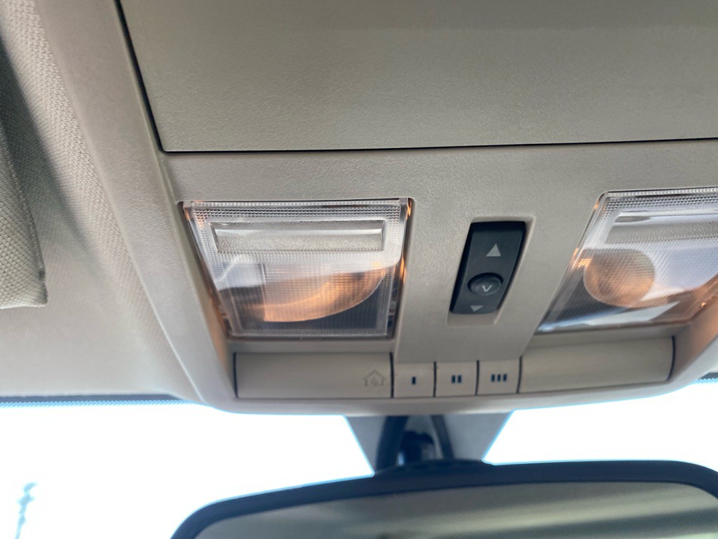 2005 Chrysler 300 Image 17