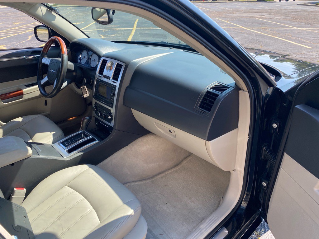2005 Chrysler 300 Image 24