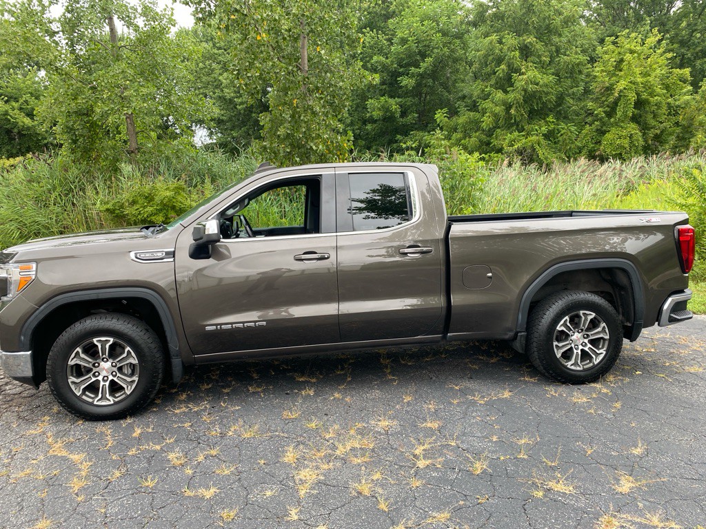 2020 GMC Sierra Image 2