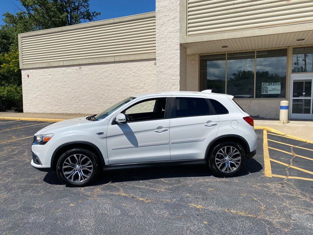 2017 Mitsubishi Outlander Image 2