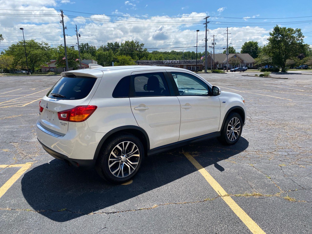 2017 Mitsubishi Outlander Image 5
