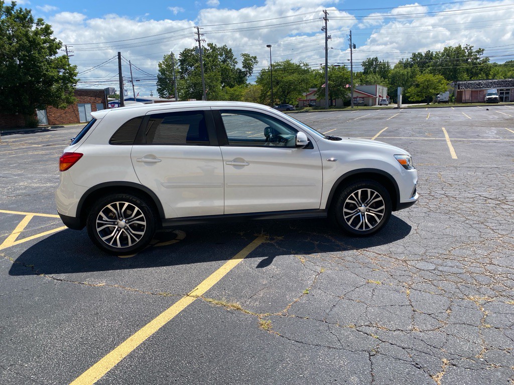 2017 Mitsubishi Outlander Image 6
