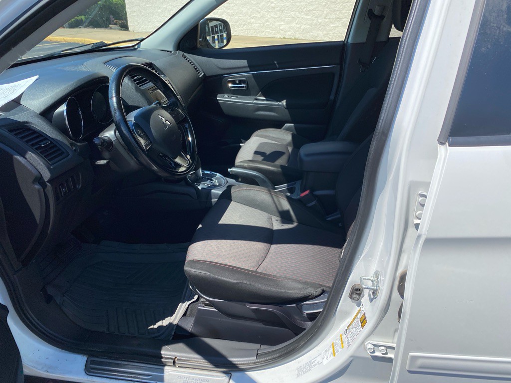 2017 Mitsubishi Outlander Image 9