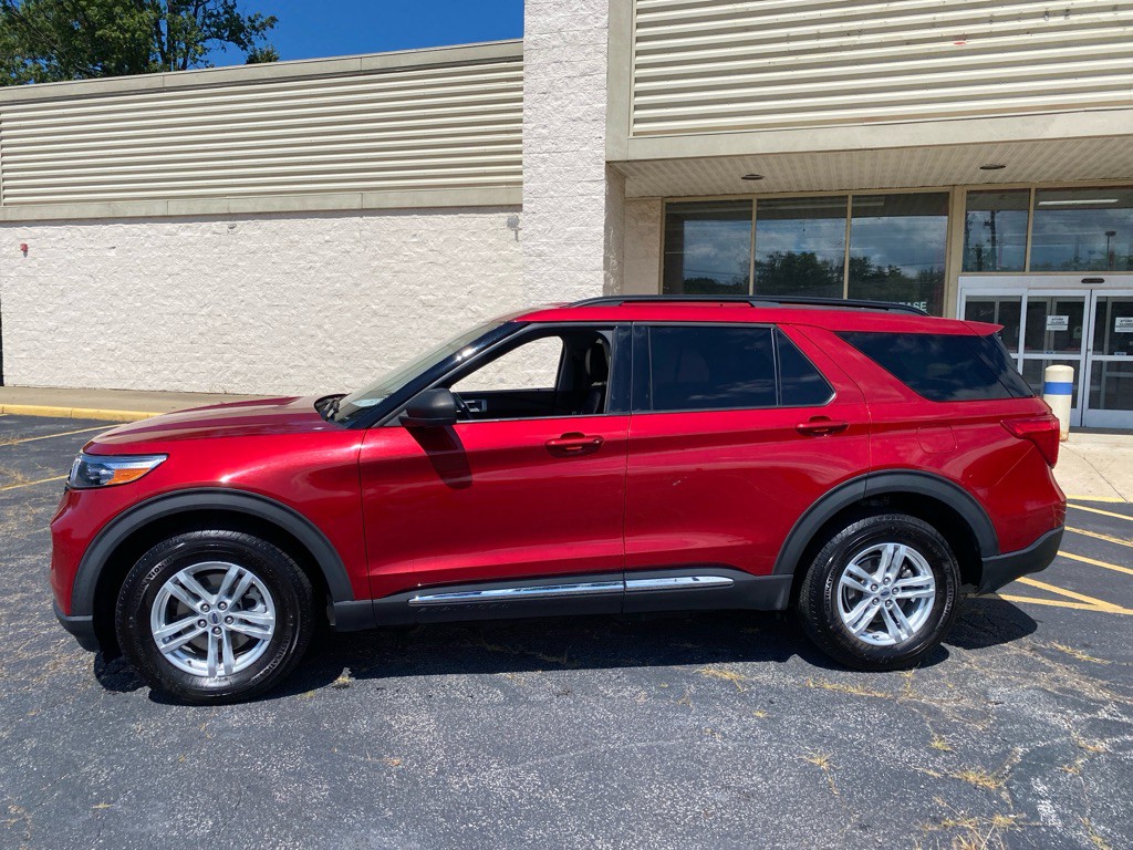 2021 Ford Explorer Image 2