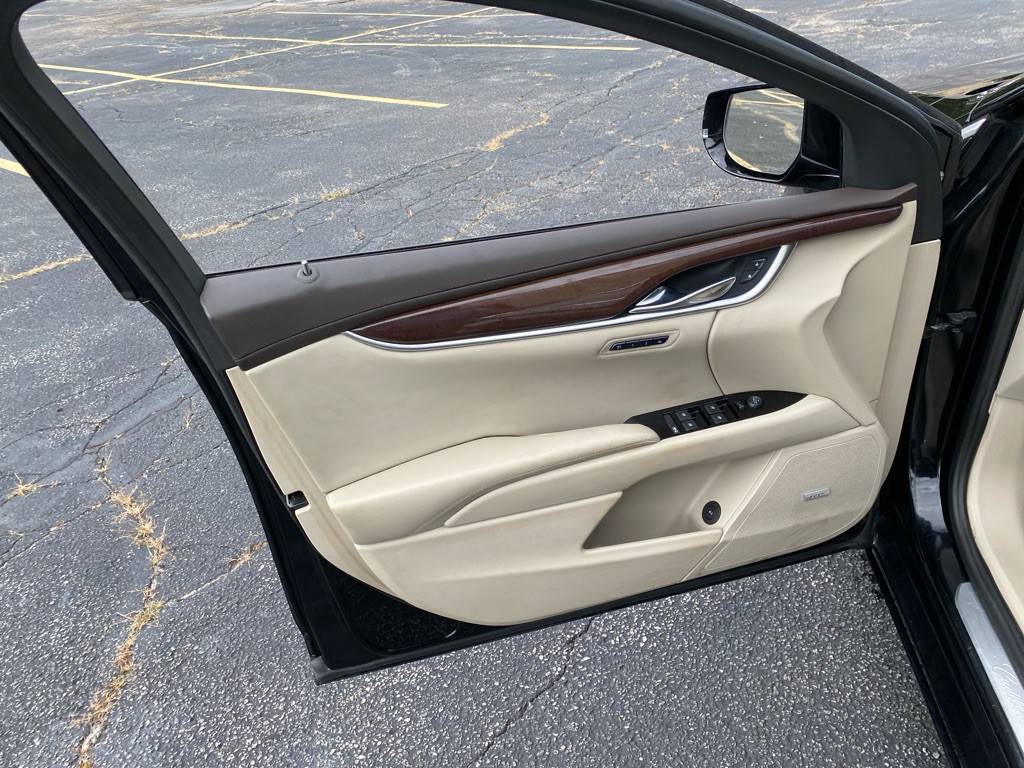 2013 Cadillac XTS Image 10