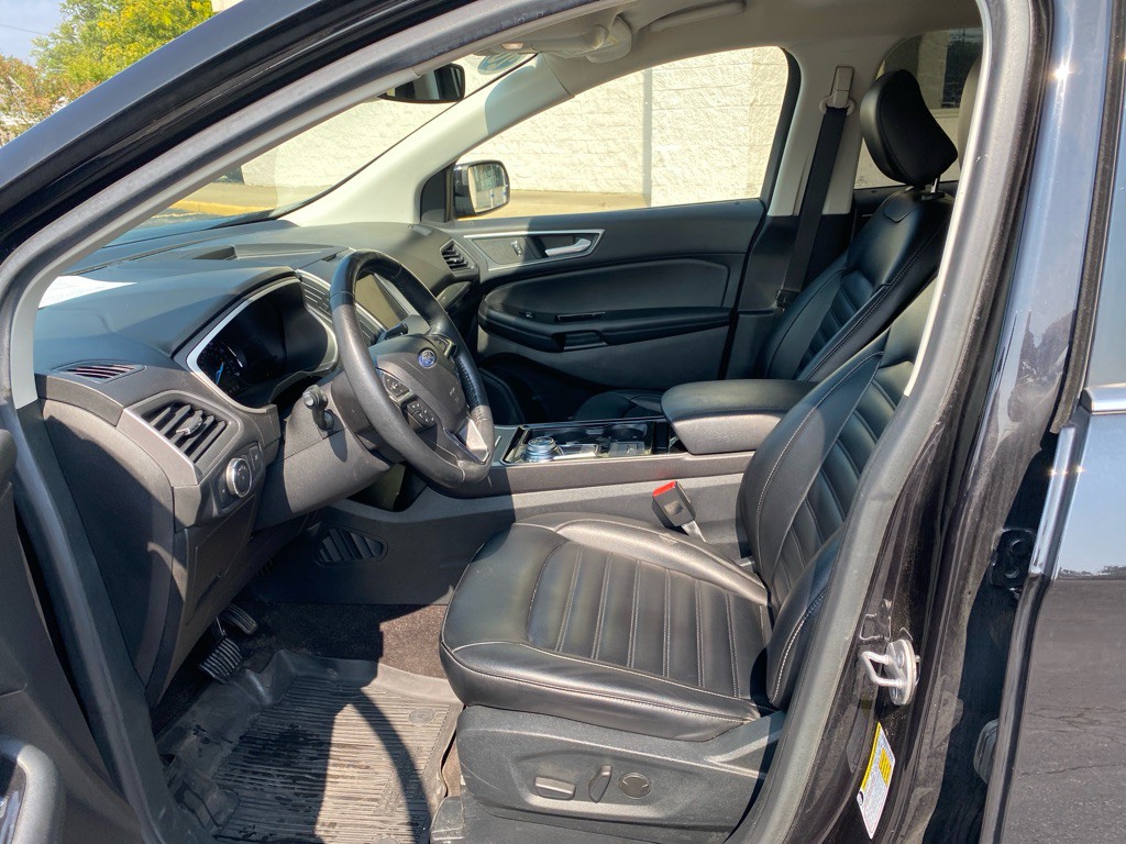 2020 Ford Edge Image 9