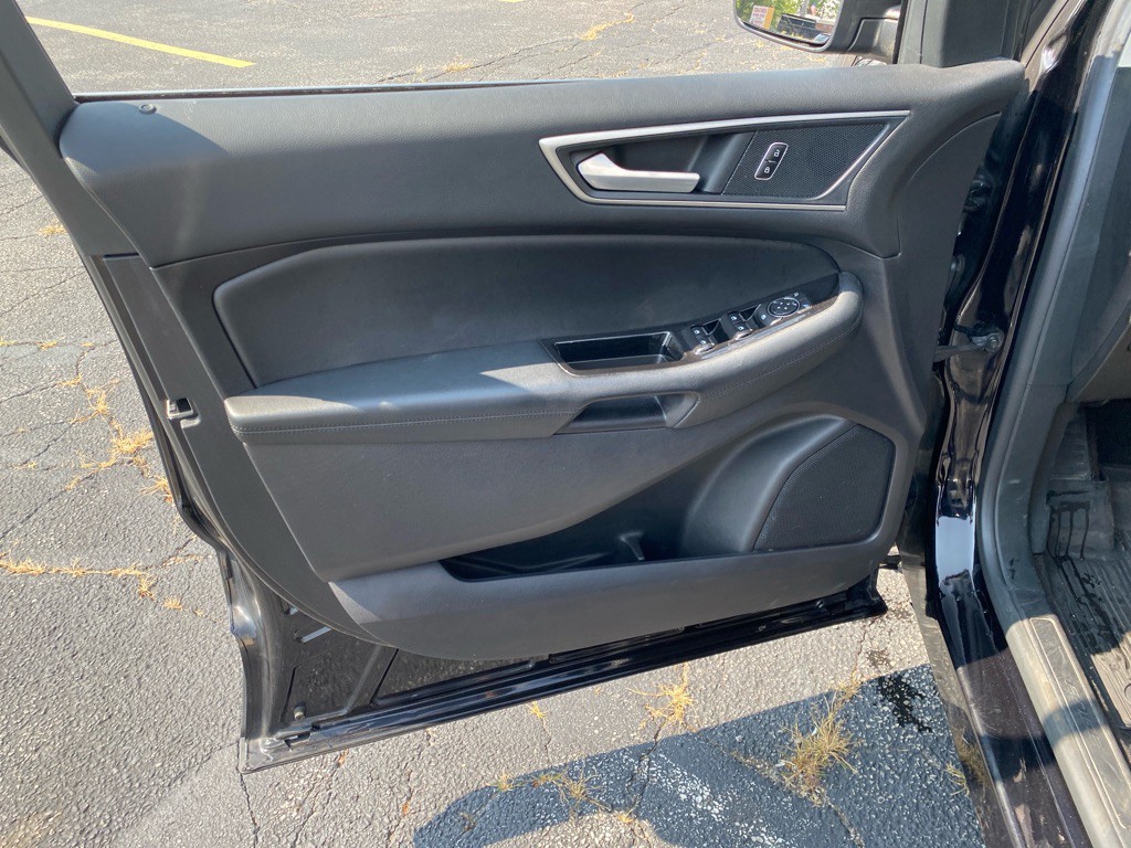 2020 Ford Edge Image 10