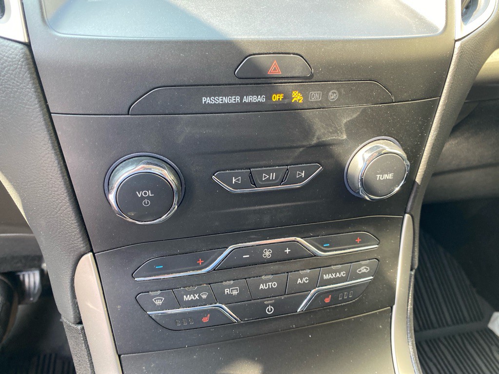 2020 Ford Edge Image 15