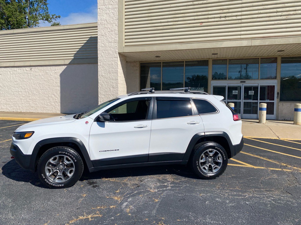 2019 Jeep Cherokee Image 2